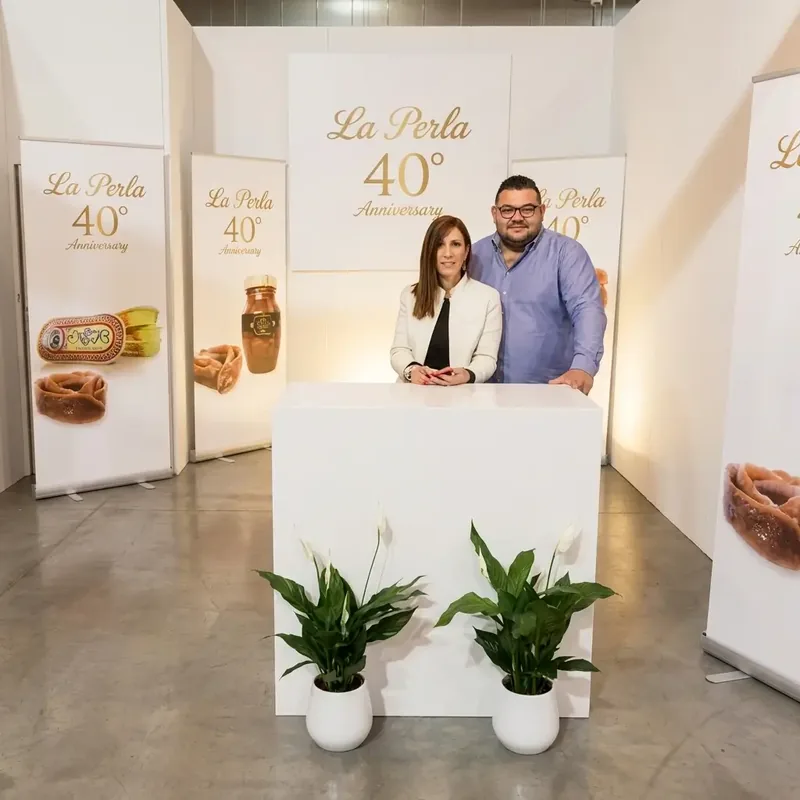 Lo spazio espositivo La Perla, con i vasi di filetti di acciughe e il marchio Iconsitt